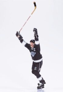 2004 Sportspicks NHL S1 Legends Wayne Gretzky Black Jersey (3)