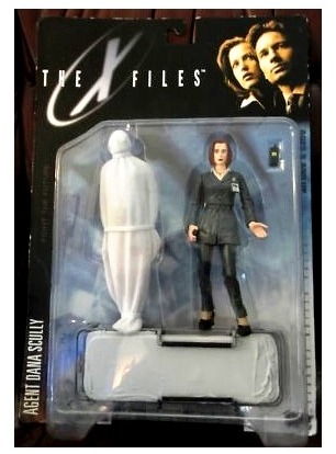 Agent Dana Scully (Gray suit & corpse) UPC-787926161021-1
