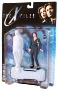 Agent Dana Scully (Gray suit & corpse) UPC-787926161021-1e - Copy