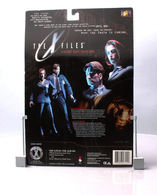 Agent Dana Scully (parka & alien) UPC-787926161120-1a