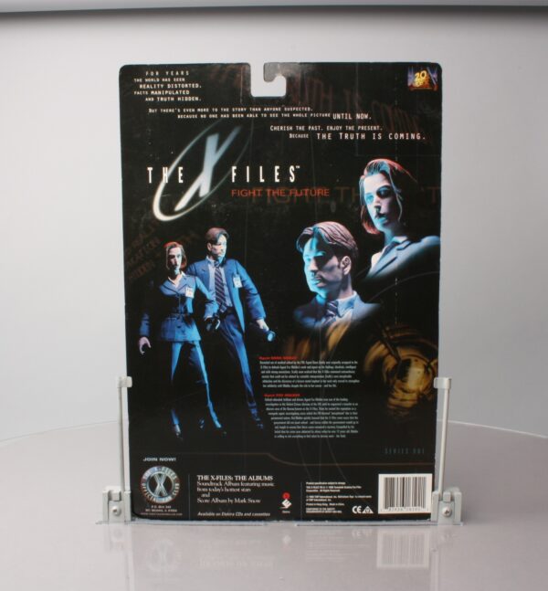 Agent Dana Scully (suit & corpse) UPC-787926161021-1b