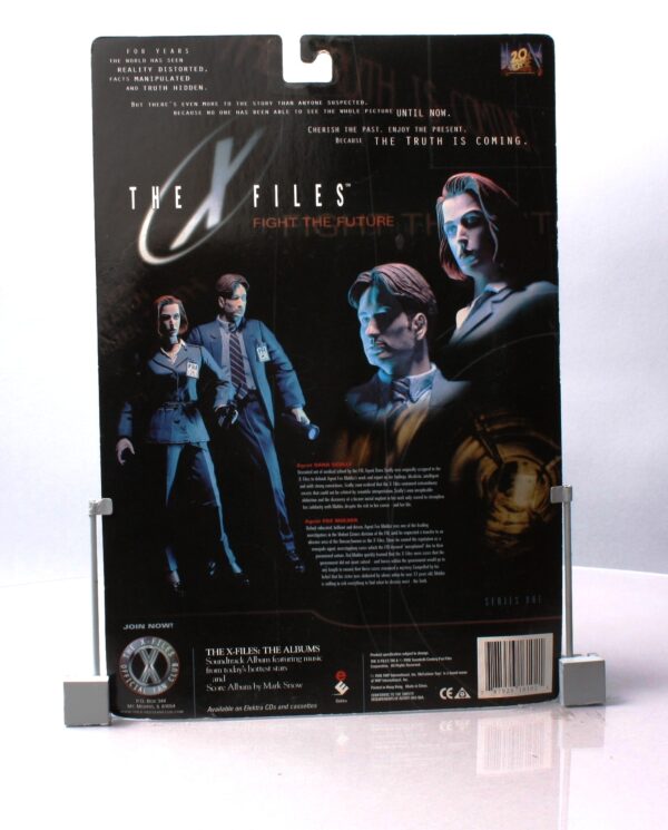 Agent Dana Scully (suit & cryopod) UPC-787926161021-1 Agent Dana Scully (suit & cryopod) UPC-787926161021-1