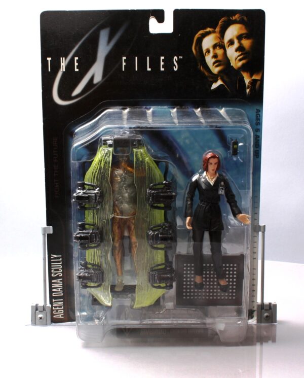 Agent Dana Scully (suit & cryopod) UPC-787926161021 Agent Dana Scully (suit & cryopod) UPC-787926161021