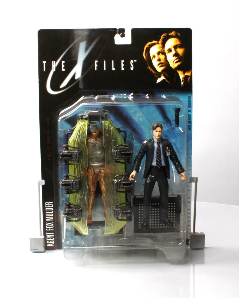 Agent Fox Mulder “Gray Suit w/Cryopod Chamber & Human Host!” (The X ...