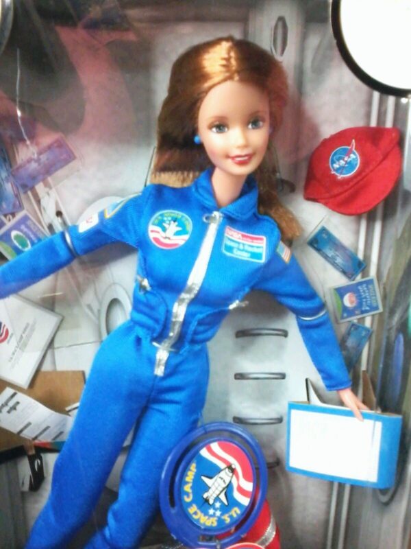Space Camp Barbie (Brunette)-01a Space Camp Barbie “Brunette” (US Space Camp Collection “Exclusive Toys R Us” Special Edition) “Rare-Vintage” (1998)