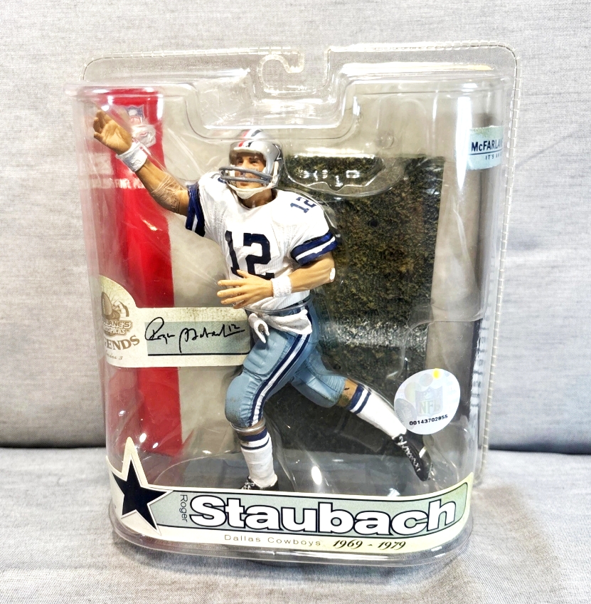 2007 McFarlane NFL Legends Roger Staubach (Variant Helmet) (1)
