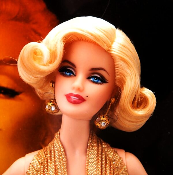 Barbie As Marilyn The Blonde Ambition-1d