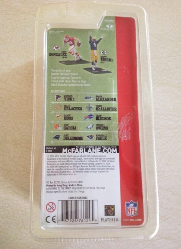 2004 McFarlane Brett Favre-Tony Gonzalez 3-inch (2-Pack) S-2 (3)