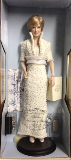 Diana Princess of Wales Porcelain Doll (White1)