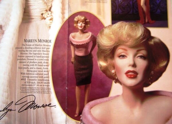 Marilyn Monroe - Sweater Girl-b