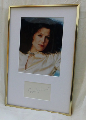 SIGOURNEY WEAVER #1 ("Rare-Vintage 8x10 Photo & Autograph Matted Set")
