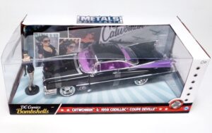 Catwoman & 1959 Cadillac Coupe-01