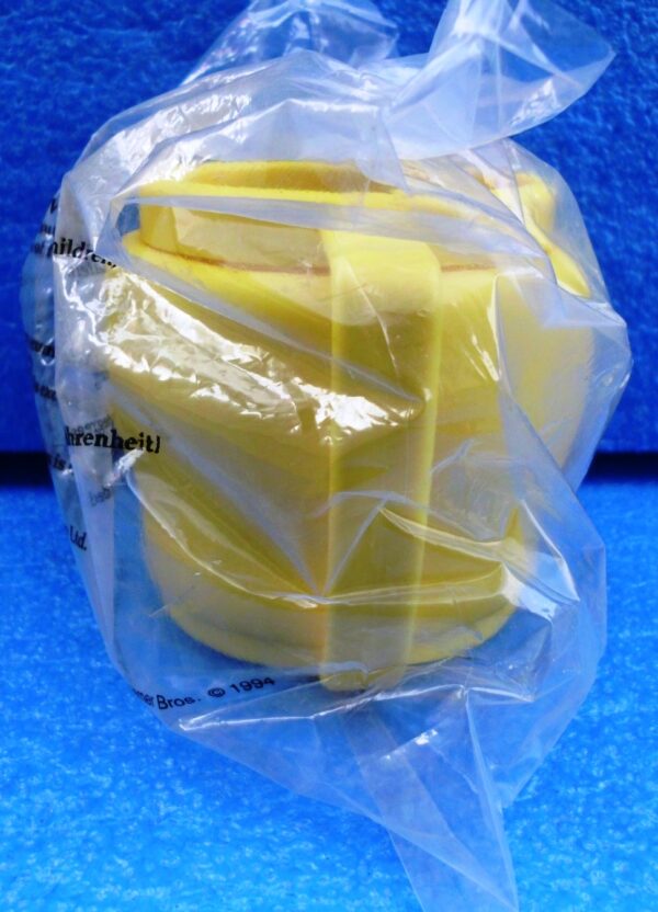 Warner Brothers (Tweety Bird) Looney Tunes Plastic Figural Mug 1994 Collection (6) Warner Brothers (Tweety Bird) Looney Tunes Plastic Figural Mug 1994 Collection (6)