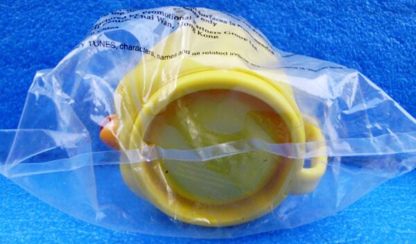 Warner Brothers (Tweety Bird) Looney Tunes Plastic Figural Mug 1994 Collection (7) Warner Brothers (Tweety Bird) Looney Tunes Plastic Figural Mug 1994 Collection (7)