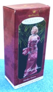 Marilyn Monroe (1st In A Series Hollywood Legend-1997) (2)