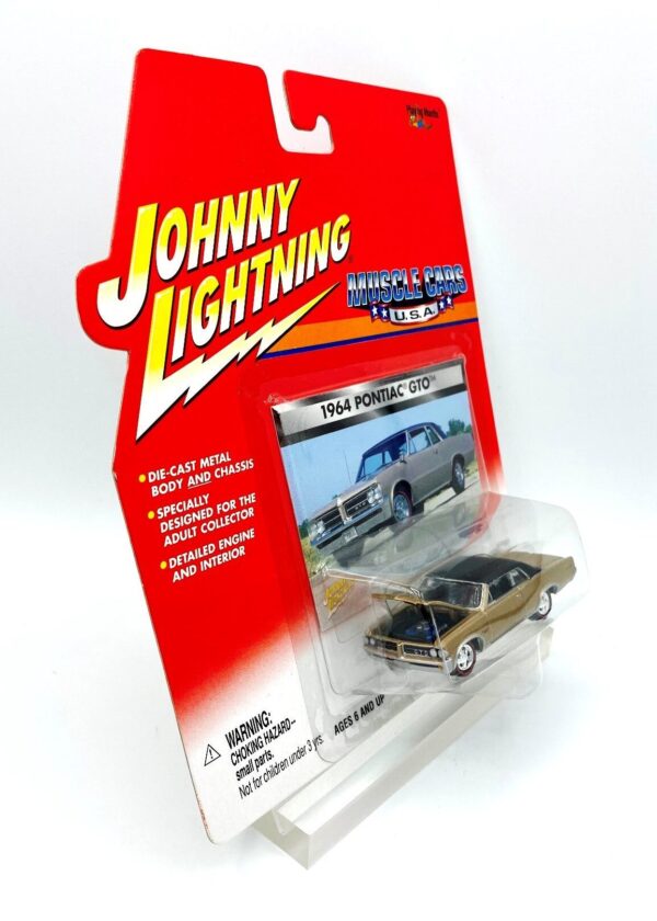 Vintage 1964 Pontiac GTO Gold (5)