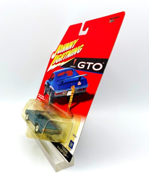 Vintage 1965 Ragtop GTO (Series-01) (7) Vintage 1965 Ragtop GTO (Series-01) (7)