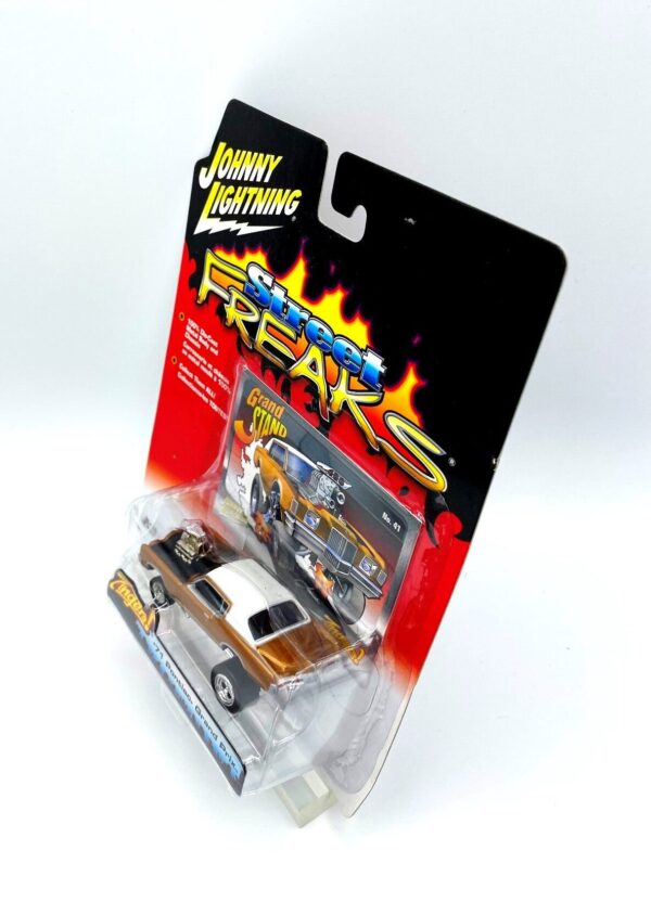 Vintage '71 Pontiac Grand Prix Gold (8)