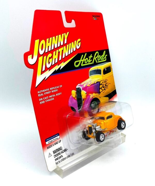 Vintage 1934 Coupe (5) Vintage 1934 Coupe (5)