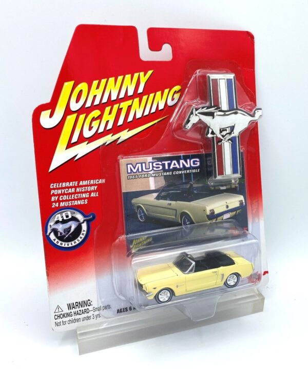 Vintage 1965 Ford Mustang Convertible 40th (4) Vintage 1965 Ford Mustang Convertible 40th (4)
