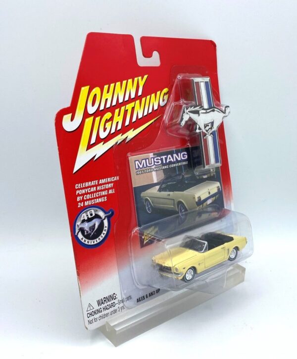 Vintage 1965 Ford Mustang Convertible 40th (6) Vintage 1965 Ford Mustang Convertible 40th (6)