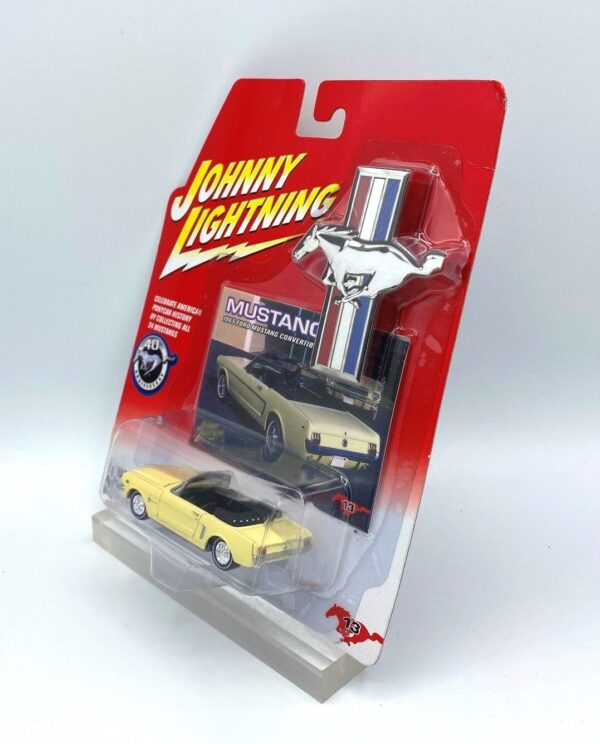 Vintage 1965 Ford Mustang Convertible 40th (9) Vintage 1965 Ford Mustang Convertible 40th (9)