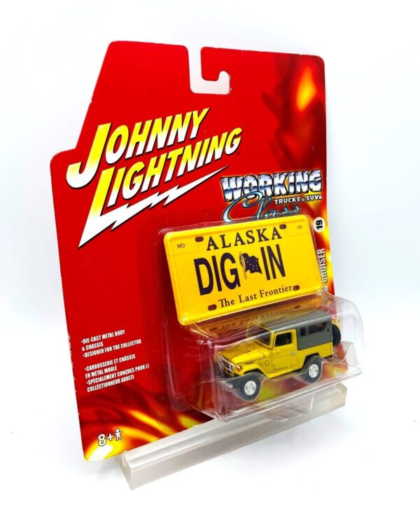 Vintage 1980 Toyota Land Cruiser-Chrome (4) Vintage 1980 Toyota Land Cruiser-Chrome (4)