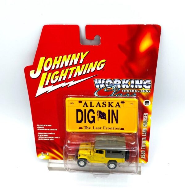 Vintage 1980 Toyota Land Cruiser-Chrome (6) Vintage 1980 Toyota Land Cruiser-Chrome (6)