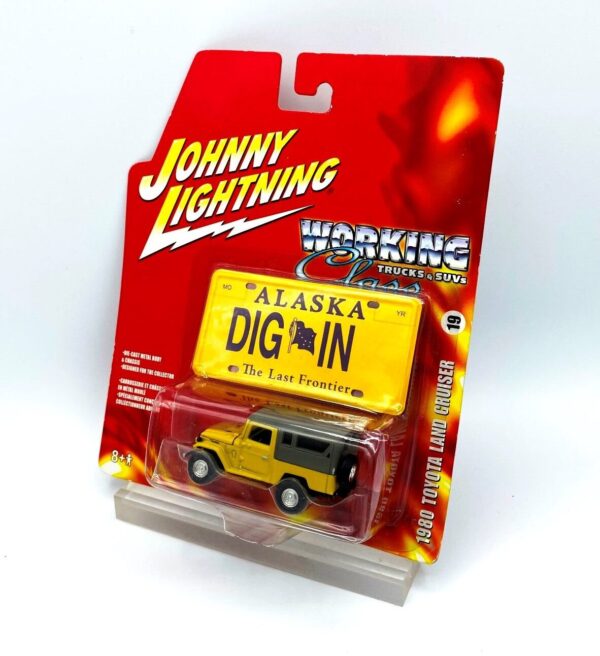 Vintage 1980 Toyota Land Cruiser-Chrome (7) Vintage 1980 Toyota Land Cruiser-Chrome (7)