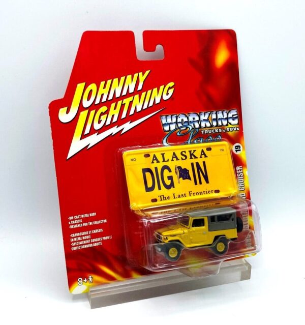 Vintage 1980 Toyota Land Cruiser-Yellow (4) Vintage 1980 Toyota Land Cruiser-Yellow (4)