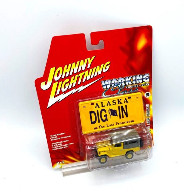 Vintage 1980 Toyota Land Cruiser-Yellow (5) Vintage 1980 Toyota Land Cruiser-Yellow (5)