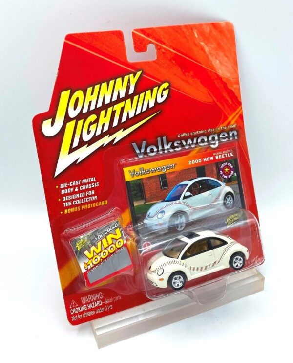 Vintage 2000 New Beetle White (5) Vintage 2000 New Beetle White (5)