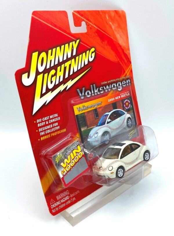 Vintage 2000 New Beetle White (7) Vintage 2000 New Beetle White (7)