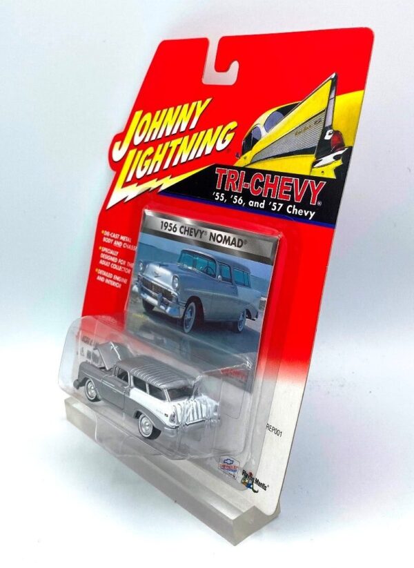 Vintage 1956 Chevy Nomad Silver (9)