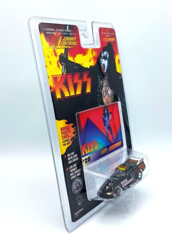 Vintage Gene Simmons #28 (4) Vintage Gene Simmons #28 (4)