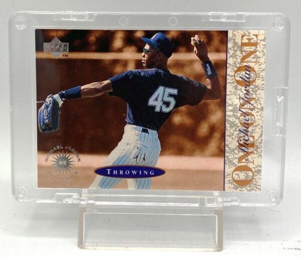1995 Upper Deck (One On One Throwing) Michael Jordan Retires Card #1 (1) 1995 Upper Deck (One On One Throwing) Michael Jordan Retires Card #1 (1)