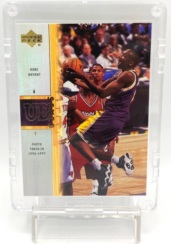 2001 UD Class Kobe Bryant (Holo-Foil Gold Script Print 1pc Insert Card #C5 2001 UD Class Kobe Bryant (Holo-Foil Gold Script Print 1pc Insert Card #C5