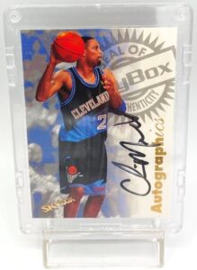 1997-98 Skybox Premium Autographics Chris Mills (2)