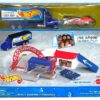 1995 Hot Wheels Service Gas Station Playset Plus Dunlop Team Racing (2) 1995 Hot Wheels Service Gas Station Playset Plus Dunlop Team Racing (2)
