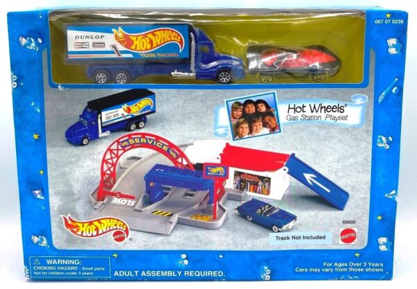 1995 Hot Wheels Service Gas Station Playset Plus Dunlop Team Racing (2) 1995 Hot Wheels Service Gas Station Playset Plus Dunlop Team Racing (2)