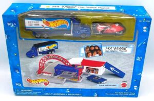 1995 Hot Wheels Service Gas Station Playset Plus Dunlop Team Racing (3)