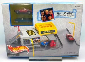 1996 Hot Wheels Goodyear Playset 2-Car (Certified Auto Service) (1)