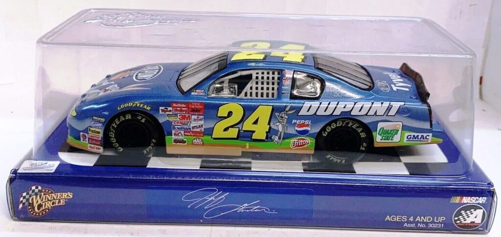2002 Chevy Monte Carlo #24 Jeff Gordon Dupont 400 Looney Tunes-(1)