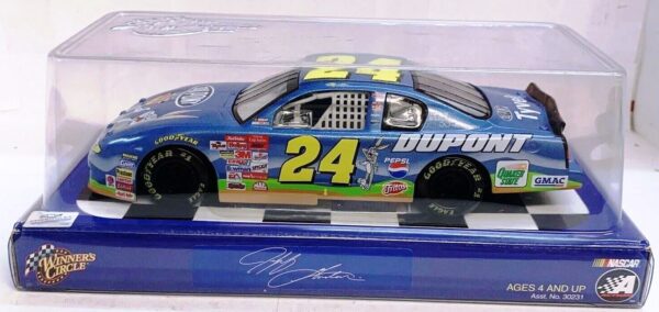 2002 Chevy Monte Carlo #24 Jeff Gordon Dupont 400 Looney Tunes-(1)