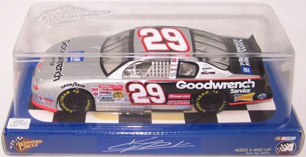 2002 Chevy Monte Carlo #29 Kevin Harvick GM & Goodwrench Service (2)