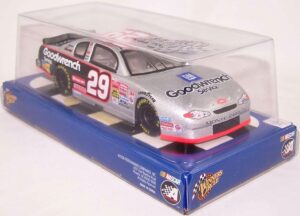 2002 Chevy Monte Carlo #29 Kevin Harvick GM & Goodwrench Service (4)