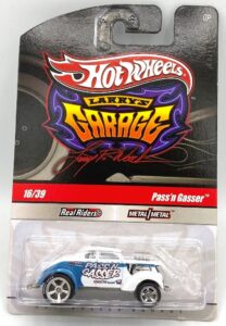 2009 Pass 'n Gasser (Larry's Garage SIGNED Base #C02 Card #16-39) (1)