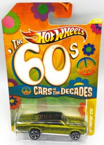 2010 '67 Pontiac GTO (Hotwheels's The 60s Cars of The Decades) Card #13-32 (3)