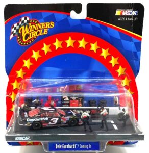 2002 Winner's Circle Nascar Deluxe Series Dale Earnhardt Coming In (1)