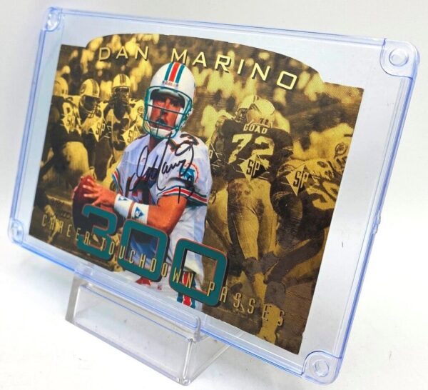 1993 Upper Deck Dan Marino Autographed 300 TD Card (11)